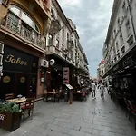 Апартаменти Group Old Town