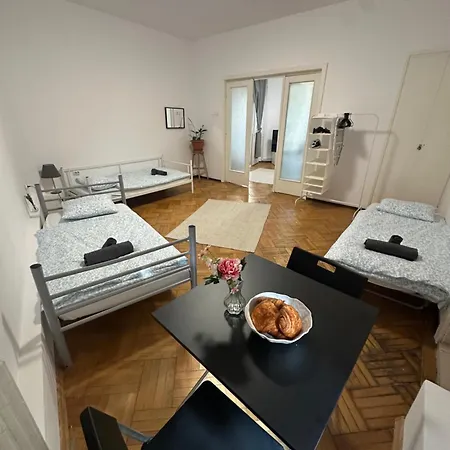 Group Old Town Boekarest