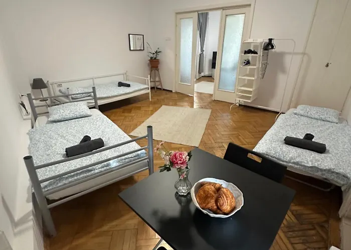 Group Old Town Bukarest